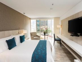 Отель Hotel bh Bicentenario  Богота